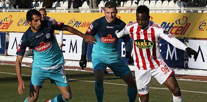 Sivasspor 2-1 Çaykur Rizespor (Maç devam ediyor) Sivasspor 2-1 Çaykur Rizespor (Maç devam ediyor)
