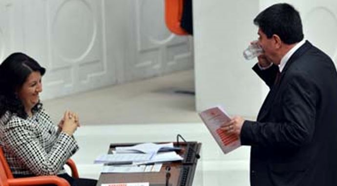 Meclis'te BDP'li vekile gazlı su Meclis'te BDP'li vekile gazlı su