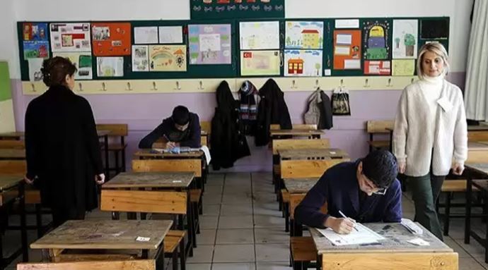 Mazeret sınavlarının ilk gün oturumu sona erdi Mazeret sınavlarının ilk gün oturumu sona erdi