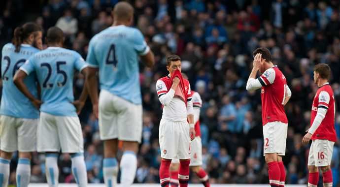 Manchester Arsenal'i resmen ezdi geçti Manchester Arsenal'i resmen ezdi geçti