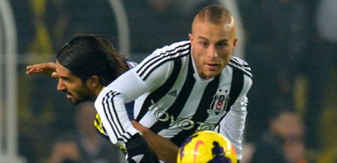 Galatasaray'ın ilk hedefi Beşiktaş'ın milli yıldızı Galatasaray'ın ilk hedefi Beşiktaş'ın milli yıldızı