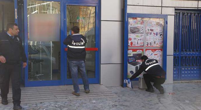 İstanbul'da silahlı soygunu cesur fırıncı önledi İstanbul'da silahlı soygunu cesur fırıncı önledi