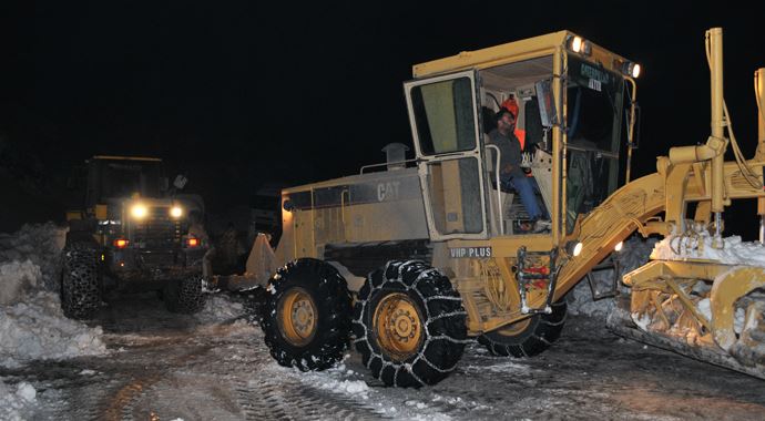 Şırnak'ta 93 köy yolu kapandı Şırnak'ta 93 köy yolu kapandı