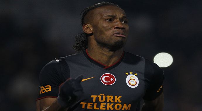 Fenerbahçeli taraftarların hedefindeki isim Drogba oldu Fenerbahçeli taraftarların hedefindeki isim Drogba oldu