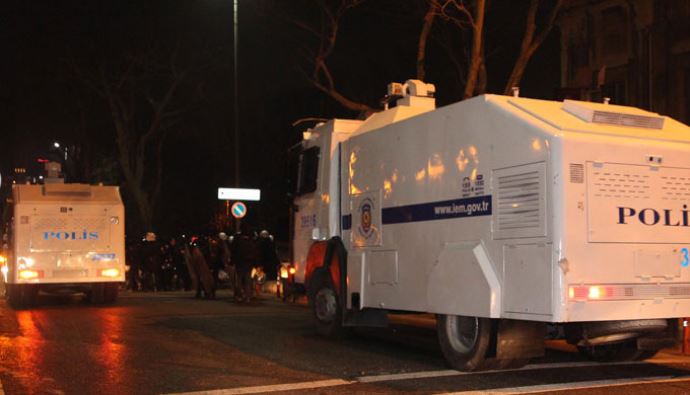 Beşiktaş taraftarı TOMA eşliğinde yürüyüş yaptı Beşiktaş taraftarı TOMA eşliğinde yürüyüş yaptı