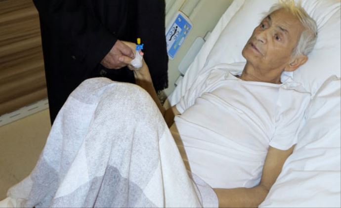 Adnan Şenses'in 'Babası' ziyaretine geldi Adnan Şenses'in 'Babası' ziyaretine geldi