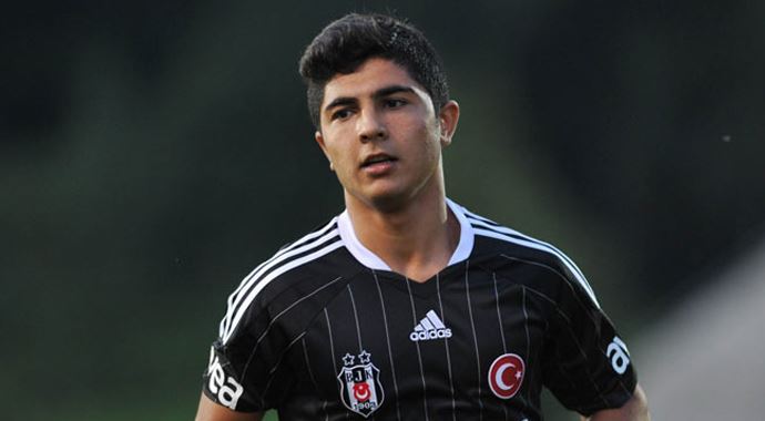 Beşiktaş&#039;lı futbolcu trafik kazası yaptı