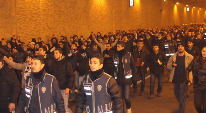 Çarşı&#039;ya polis müdahalesi