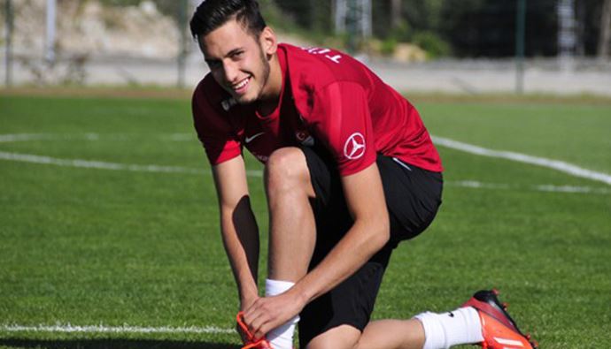 Hamburg, Hakan Çalhanoğlu&#039;nu bırakmıyor