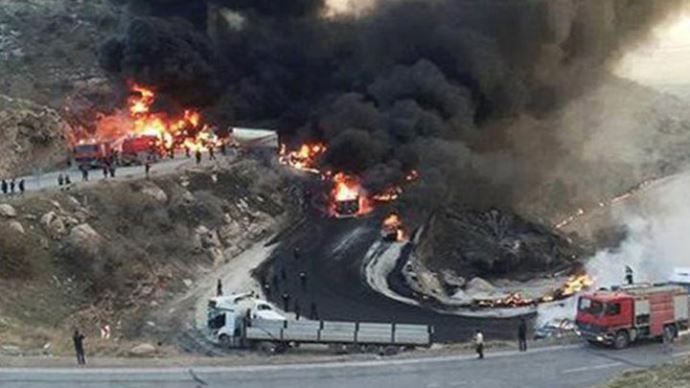 Irak'ta trafik kazası, 13 kişi yanarak öldü