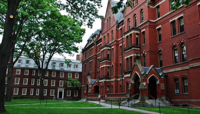 Harvard'da sınava girmemek için bomba ihbarı yaptı Harvard'da sınava girmemek için bomba ihbarı yaptı