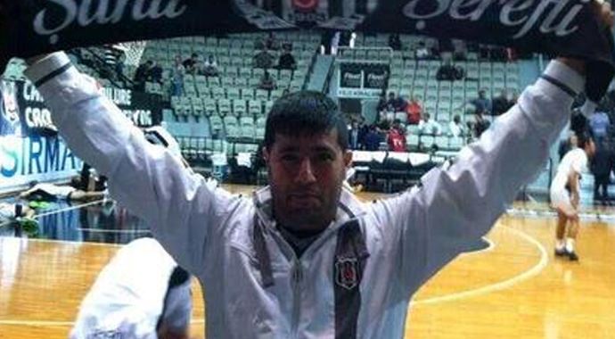 O taraftar şimdi de basket maçında O taraftar şimdi de basket maçında