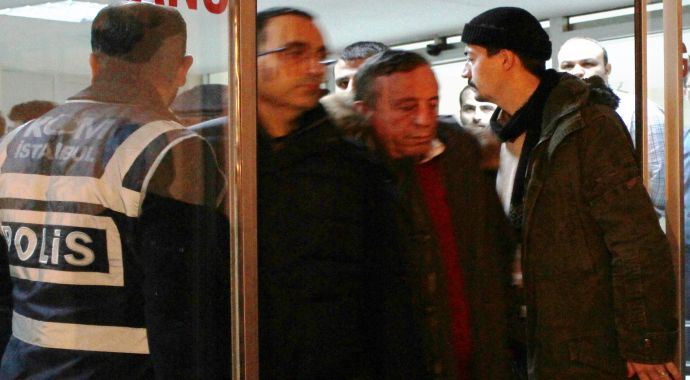 Sağlık kontrolünden geçirilen Ali Ağaoğlu ilk kez görüntülendi Sağlık kontrolünden geçirilen Ali Ağaoğlu ilk kez görüntülendi