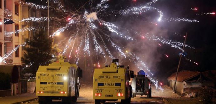 Polis Taksim'deki eylemci gruba müdahale etti