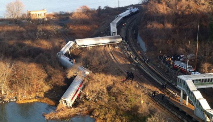 New York&#039;ta tren faciası, 4 kişi öldü