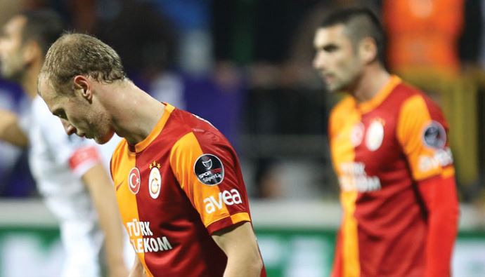 Galatasaray'da defans alarm veriyor Galatasaray'da defans alarm veriyor