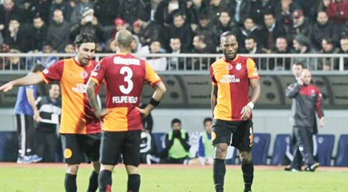 Galatasaray'da yerli yabancı polemiği Galatasaray'da yerli yabancı polemiği