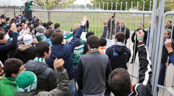 Bursaspor&#039;da Batalla krizi giderek büyüyor