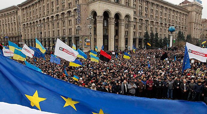 Ukrayna&#039;da hükümet binasına giden yollar kapatıldı