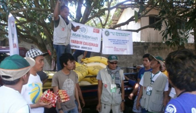 Filipinler'e gıda yardımı Filipinler'e gıda yardımı