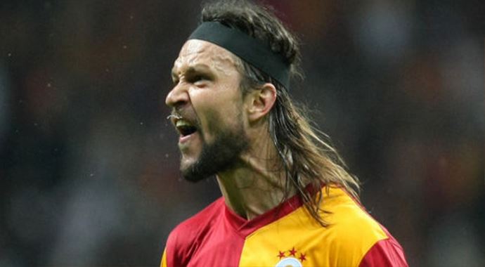 Galatasaray'ın eski yıldızı Tomas Ujfalusi futbola veda etti Galatasaray'ın eski yıldızı Tomas Ujfalusi futbola veda etti