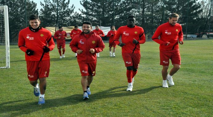 Trafik kazası geçiren dede ilk maçına çıktı Trafik kazası geçiren dede ilk maçına çıktı