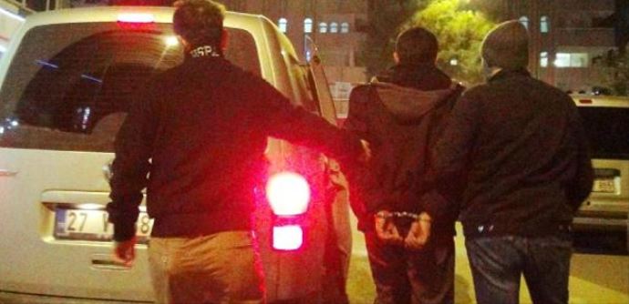 Şanlıurfa'da öğrenci derneği 'HÖDER'e baskın Şanlıurfa'da öğrenci derneği 'HÖDER'e baskın