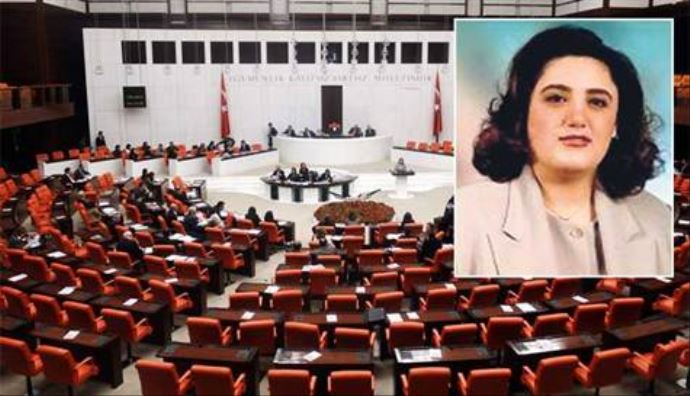 İkiz bekleyen vekil sekreteri, hastane yolunda öldü