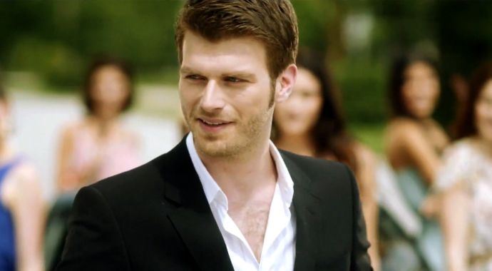 Kıvanç Tatlıtuğ'dan hayranlarını üzecek karar Kıvanç Tatlıtuğ'dan hayranlarını üzecek karar