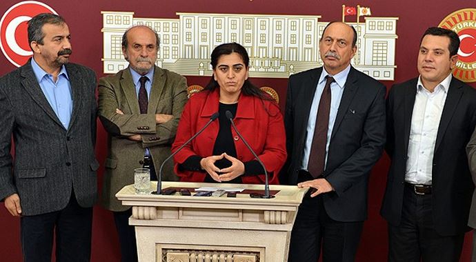 HDP'lilerin açlık grevi sona erdi HDP'lilerin açlık grevi sona erdi