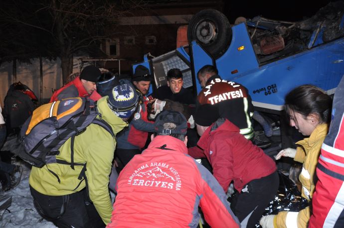 Kayseri'de katliam gibi kaza, 11 genç öldü Kayseri'de katliam gibi kaza, 11 genç öldü