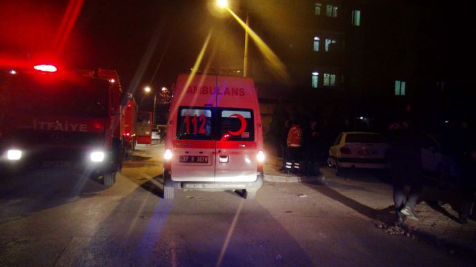5 katlı apartmanda yangın paniği 5 katlı apartmanda yangın paniği