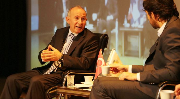 Ahmet Şimşirgil: Tarihimizi reytinge kurban ediyorlar! Ahmet Şimşirgil: Tarihimizi reytinge kurban ediyorlar!