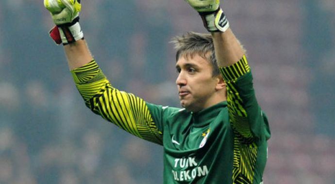 Muslera 'Onur Türkiye'nin en değerli kalecisi' Muslera 'Onur Türkiye'nin en değerli kalecisi'