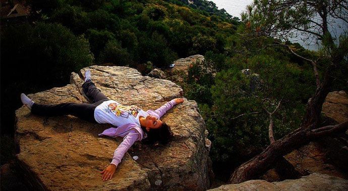 Hatay&#039;da feci kaza, ölüm virajında genç avukatın başı koptu