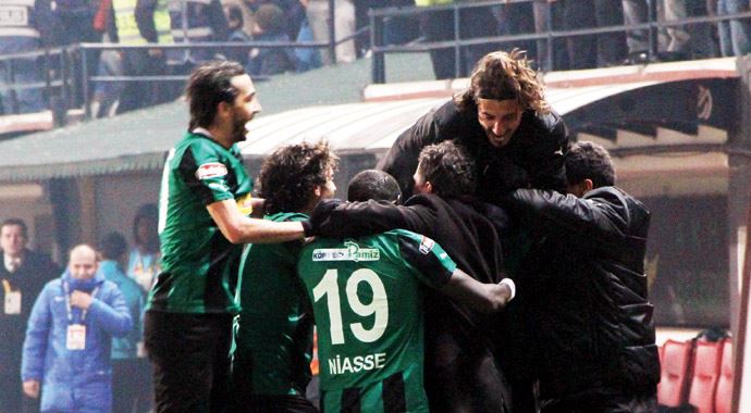 Akhisar Zengin oldu, 2-1 Akhisar Zengin oldu, 2-1