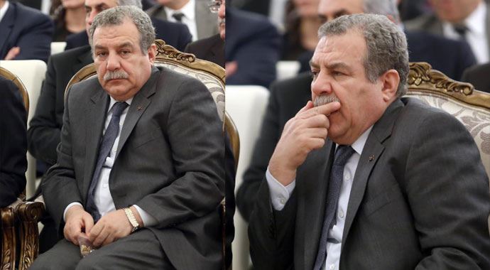 Muammer Güler cebinden çıkardığı cevizleri yedi Muammer Güler cebinden çıkardığı cevizleri yedi