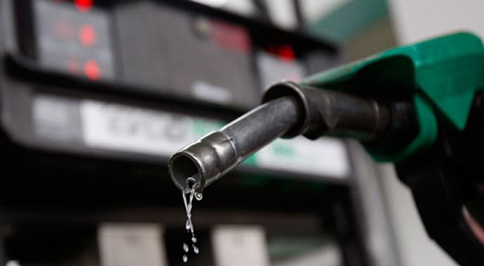 Benzine 13 kuruş zam geldi (25.12.2013) Benzine 13 kuruş zam geldi (25.12.2013)