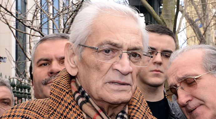 Şenses'in acı haberini alan ünlüler hastaneye akın etti Şenses'in acı haberini alan ünlüler hastaneye akın etti