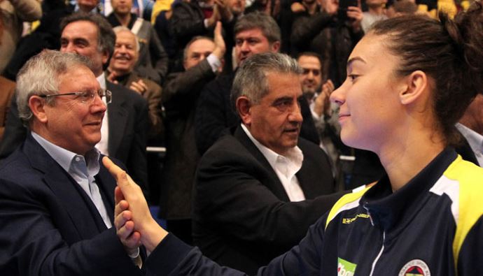 Fenerbahçe kazandı, Aziz Yıldırım keyiflendi Fenerbahçe kazandı, Aziz Yıldırım keyiflendi