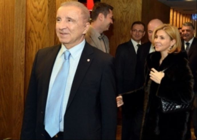 Ünal Aysal'dan yeni yıl mesajı Ünal Aysal'dan yeni yıl mesajı