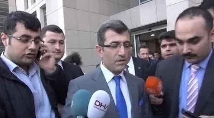 Savcı Akkaş'ın bildiri dağıtması bardağı taşırdı Savcı Akkaş'ın bildiri dağıtması bardağı taşırdı