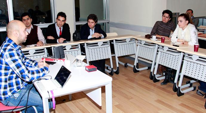ABD&#039;den memleketi İzmir&#039;e döndü, hocalık kürsüsüne geçti