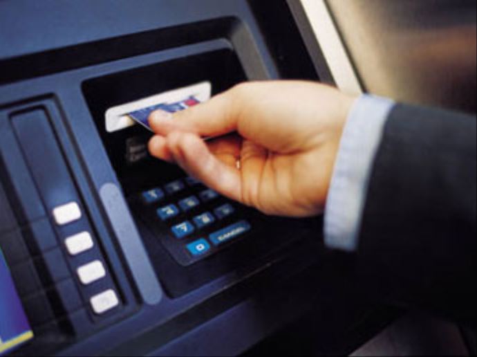 Hesabına yanlışlıkla 297 bin lira yatırldı Hesabına yanlışlıkla 297 bin lira yatırldı