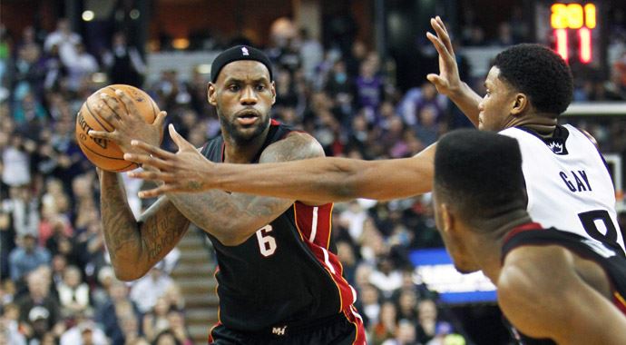 LeBron James efsaneleri solladı LeBron James efsaneleri solladı
