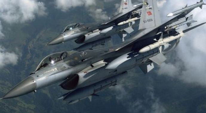Yunan F-16'larından Türk eğitim uçağına taciz Yunan F-16'larından Türk eğitim uçağına taciz