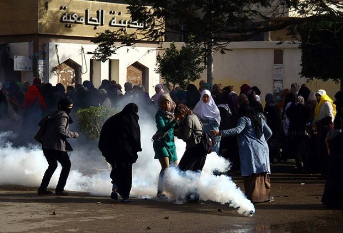 Ezher Üniversitesi karıştı, öğrencilere gazlı müdahale