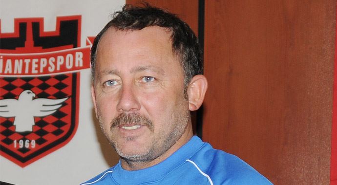 Sergen Yalçın konuştu! 'Beşiktaş'tan teklif...' Sergen Yalçın konuştu! 'Beşiktaş'tan teklif...'