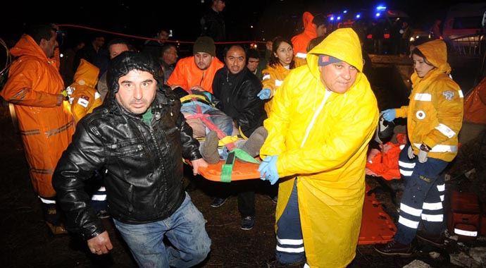 Antalya'daki feci kazada ölü sayısı hızla yükseliyor Antalya'daki feci kazada ölü sayısı hızla yükseliyor