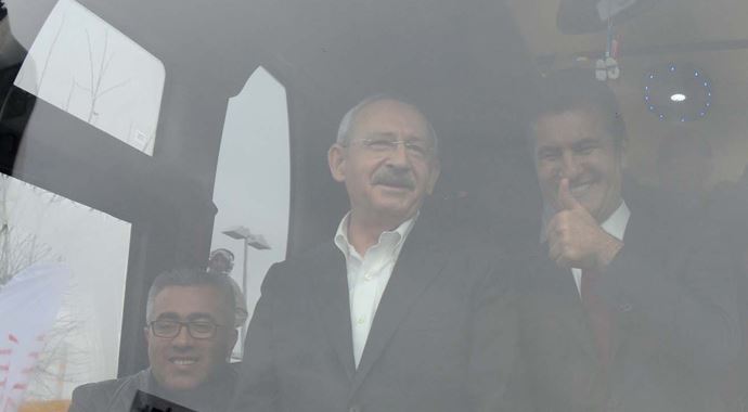 Kemal Kılıçdaroğlu ve Sarıgül&#039;e havaalanında karşılama